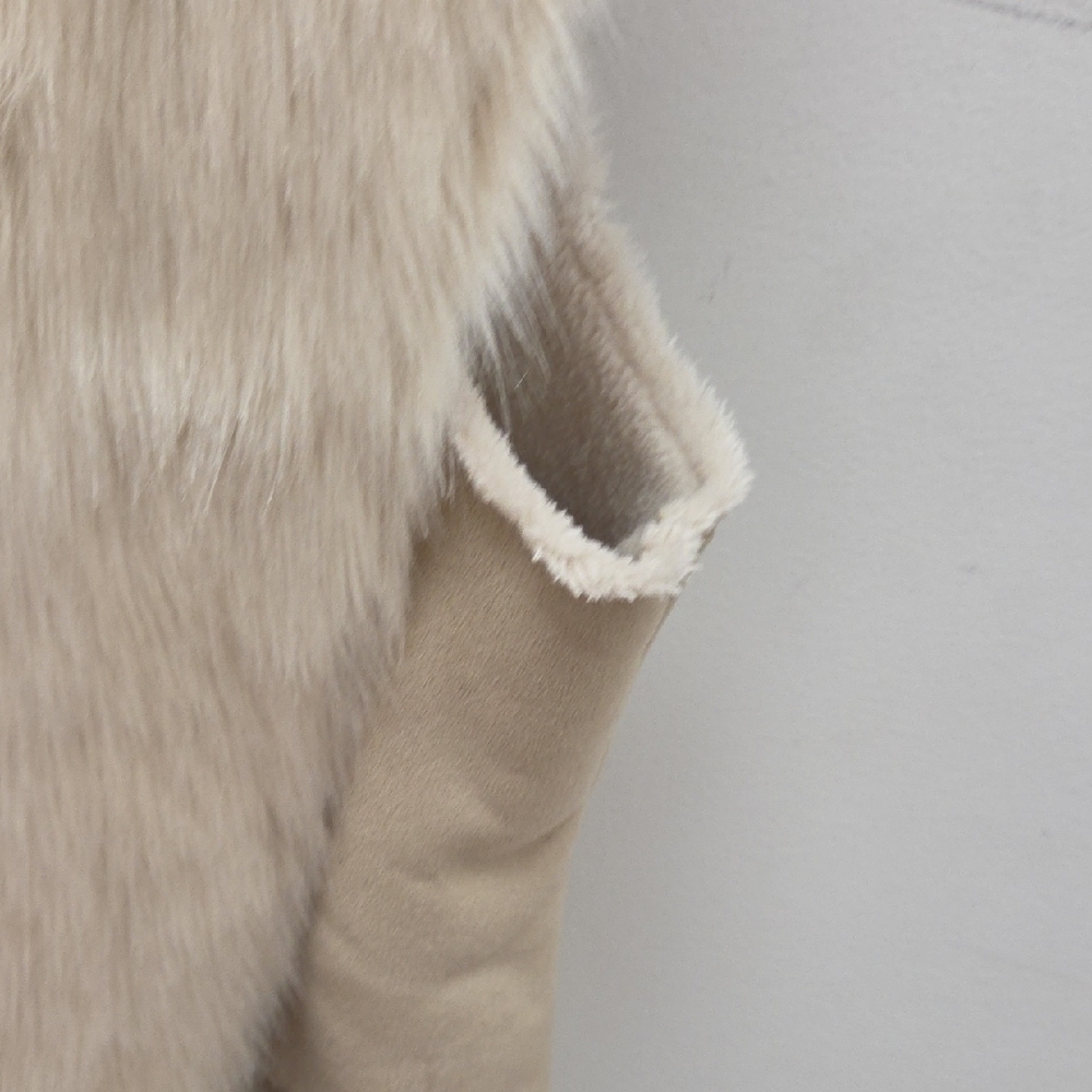 Elegant Beige Faux Fur Vest - Picture 5 of 7